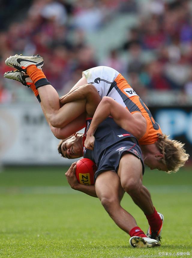 足球明星将在下场比赛中展现绝技英语